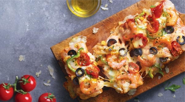 파리바게뜨가 정통 이탈리아 포카차에 새우를 더한 '쉬림프 토마토 포카차'를 선보인다.